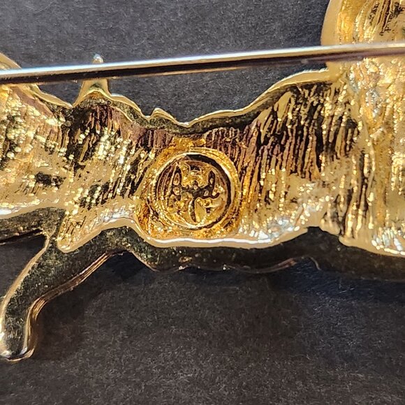 Vintage Gold Tone Cat Brooch With Unique Textured Detailing - Picture 2 of 2